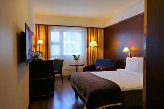 Отель Hotel Kalliohovi Раума Улучшенный номер с кроватью размера «queen-size»-2