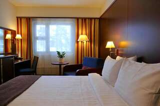 Отель Hotel Kalliohovi Раума Улучшенный номер с кроватью размера «queen-size»-3