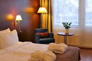 Отель Hotel Kalliohovi Раума Улучшенный номер с кроватью размера «king-size»-4