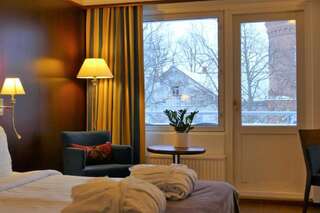 Отель Hotel Kalliohovi Раума Улучшенный номер с кроватью размера «king-size»-6